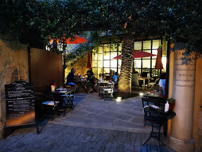 resto bistro brocante à Uzès