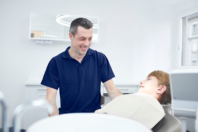 ORTHO Fribourg Dr. M. Spiegl Spezialpraxis für Kieferorthopädie Cabinet spécialisé en orthodontie