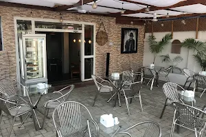 Deli Deli Cafe And Restaurant image