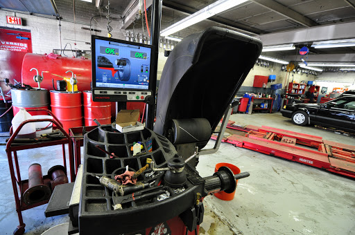 Auto Repair Shop «Riverside Automotive Service & Parts Inc», reviews and photos, 2750 N Oakland Ave, Milwaukee, WI 53211, USA