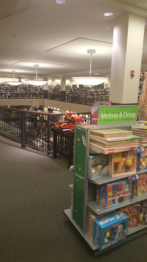Book Store «Barnes & Noble», reviews and photos, 91 Old Country Rd, Carle Place, NY 11514, USA