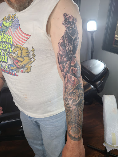 Tattoo Shop «Catch 22 Tattoo», reviews and photos, 1505 Madison Ave, Painesville, OH 44077, USA