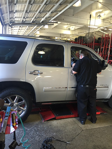 Tire Shop «Discount Tire», reviews and photos, 685 San Rodolfo Dr, Solana Beach, CA 92075, USA