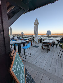 Atmosphère du Bar-restaurant à huîtres La P'tite Kabane - Yoan & Chloé - Dégustation à Lège-Cap-Ferret - n°6