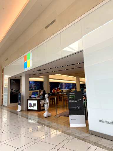 Computer Store «Microsoft Store - International Plaza», reviews and photos, 2223 N Westshore Blvd, Tampa, FL 33607, USA