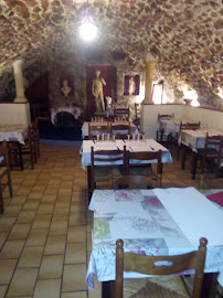 Atmosphère du Pizzeria La Cave Romaine à Fréjus - n°10