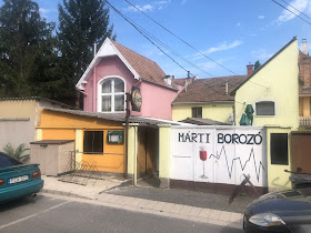 Márti Borozó