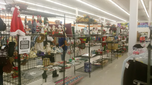 Thrift Store «75th & Thomas Goodwill Retail Store, Donation Center & Career Center», reviews and photos, 2929 N. 75th Ave, Phoenix, AZ 85033, USA