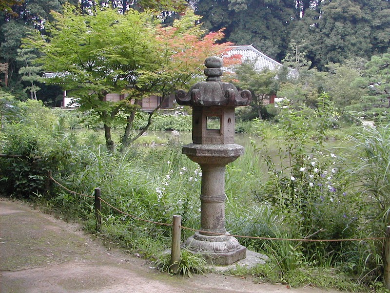 浄瑠璃寺石灯籠（塔前）