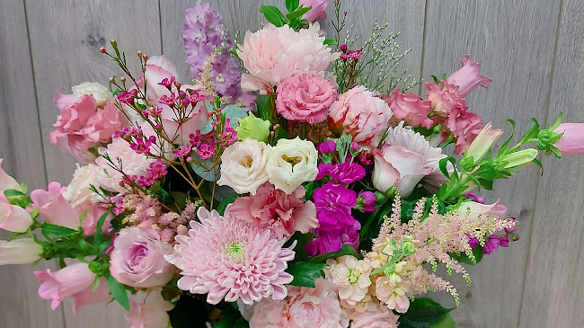 Comments and reviews of Knighton Flower Box Ltd