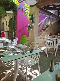 Atmosphère du Restaurant italien Restaurant Karine à Eygalières - n°5