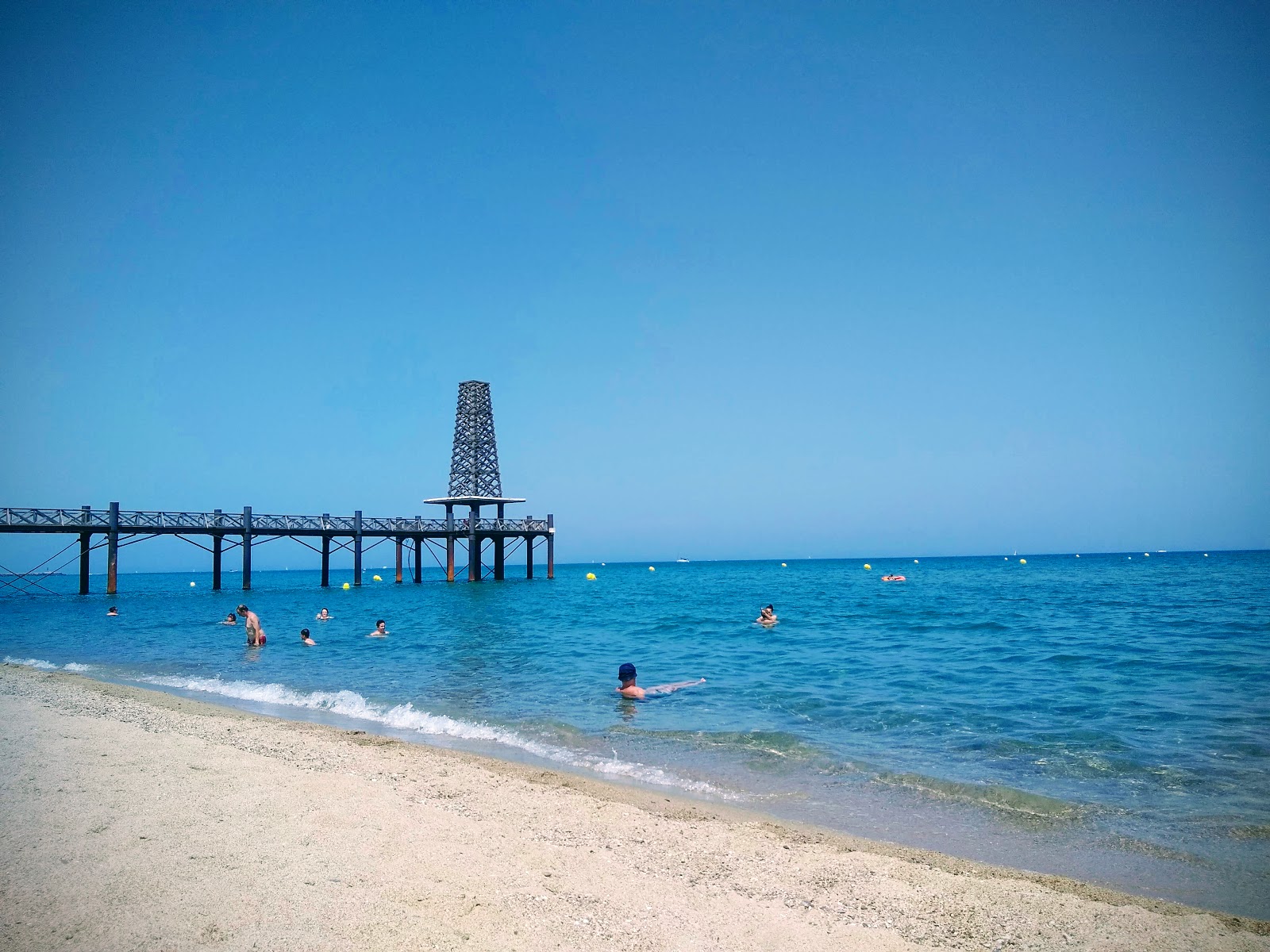 Photo of Port Leucate beach with bright fine sand surface