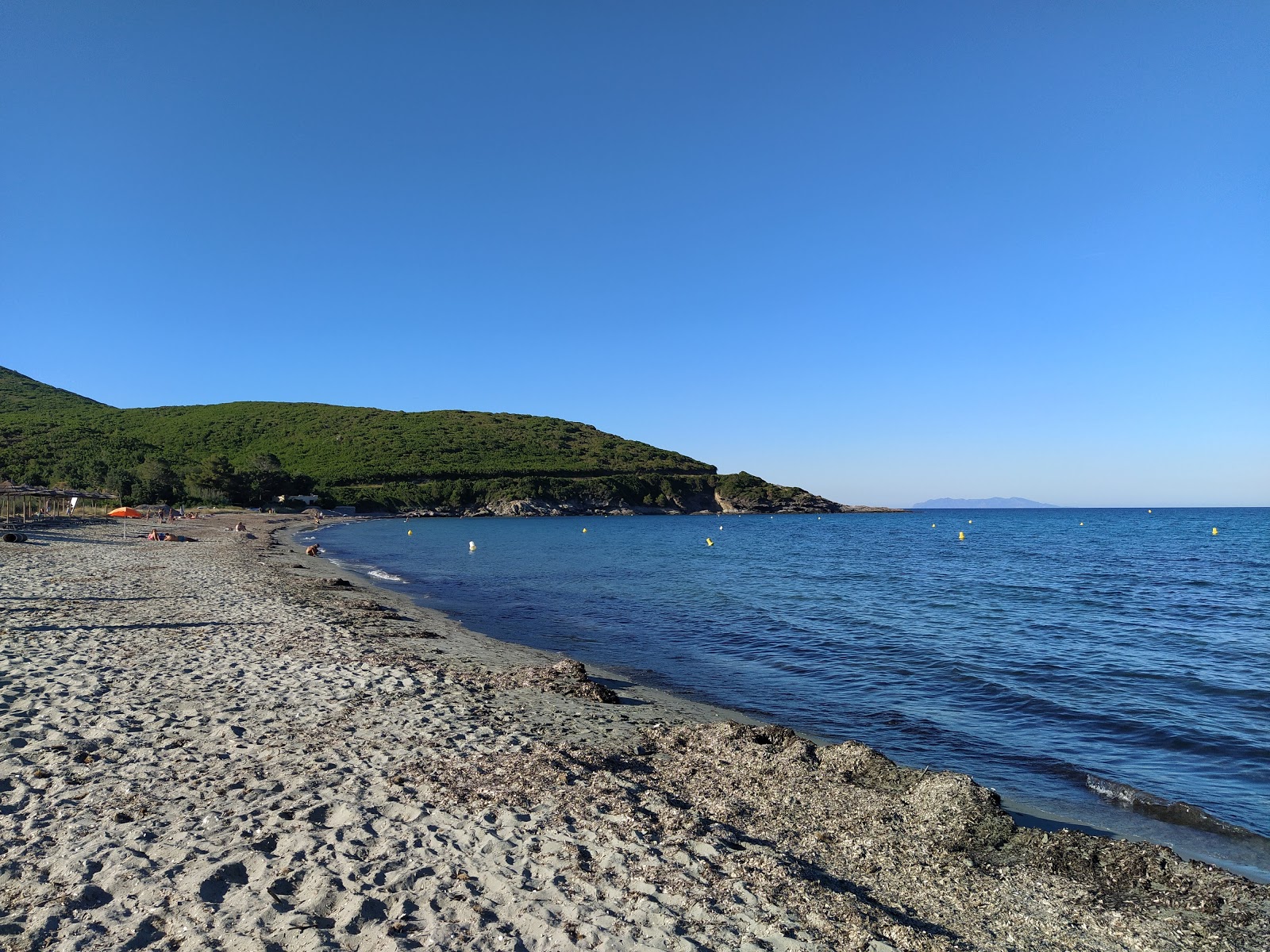 Foto van Pietracorbara strand en de nederzetting