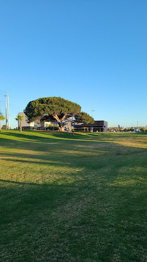 Golf Course «Lakes at El Segundo», reviews and photos, 400 S Sepulveda Blvd, El Segundo, CA 90245, USA