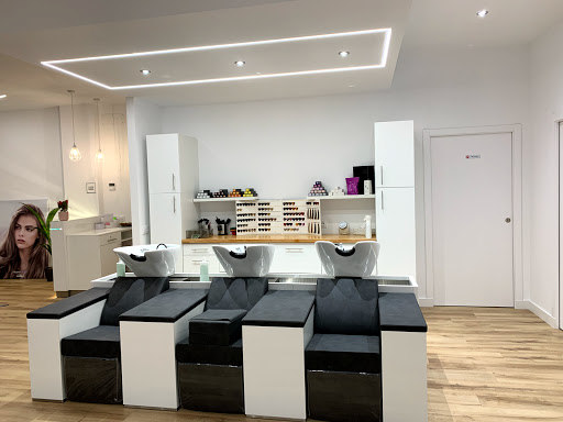 SINUOUS salón de Beauty y Peluquería en Sanlúcar La Mayor, Sevilla