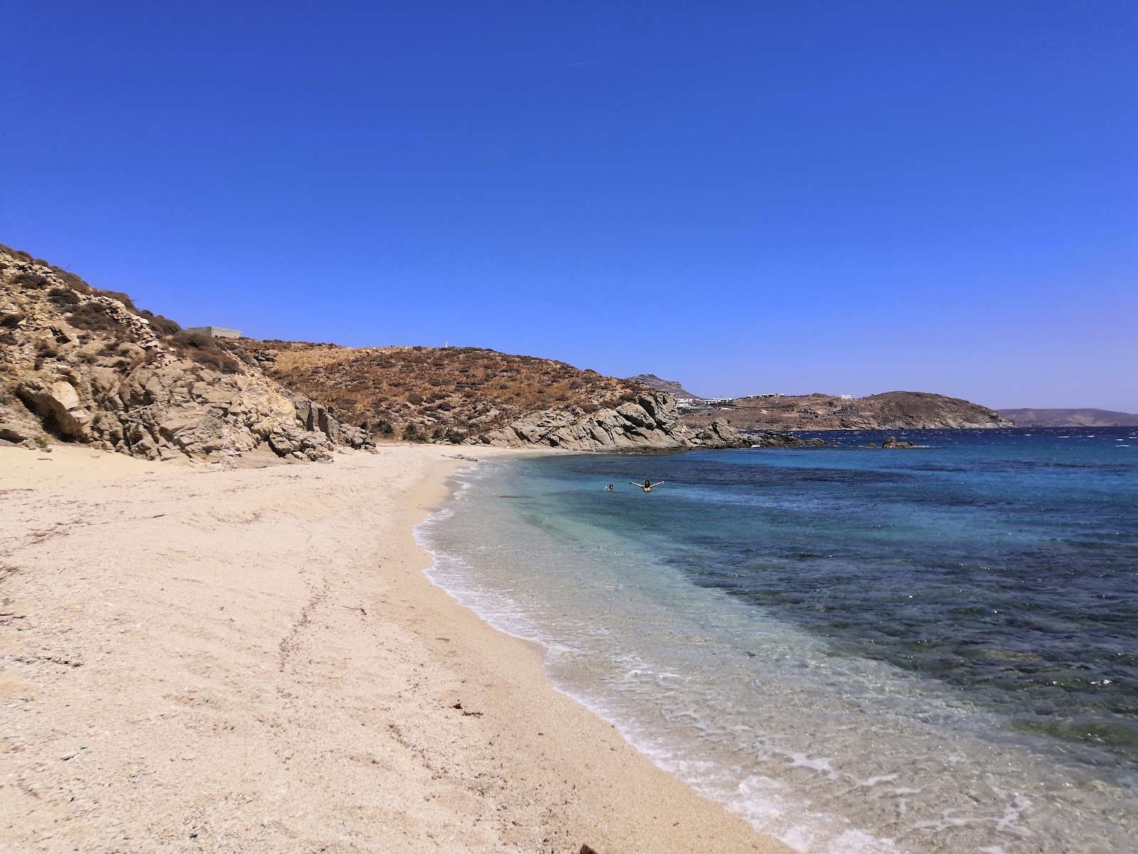 Photo de Karapetis Beach avec un rivage spacieux