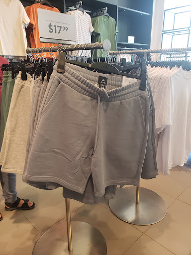 Clothing Store «H&M», reviews and photos, 410 Palladio Pkwy, Folsom, CA 95630, USA