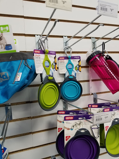 Pet Supply Store «Mounds Pet Food Warehouse», reviews and photos, 8311 University Ave, Middleton, WI 53562, USA