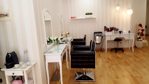 Dolce Vita Salón  de Beauty* Peluquería y Estética en Calaceite, Teruel