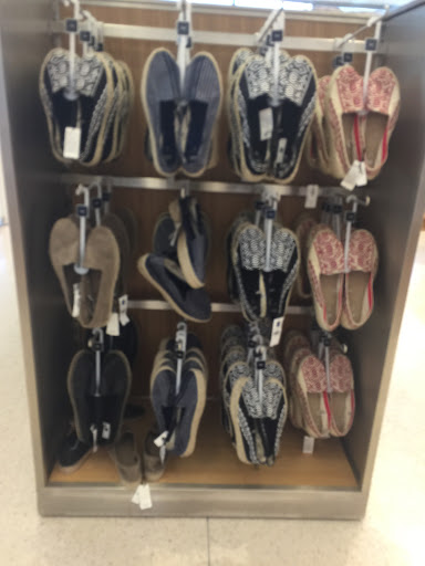 Clothing Store «Gap Factory Store», reviews and photos, 741 S Broadway, Los Angeles, CA 90014, USA