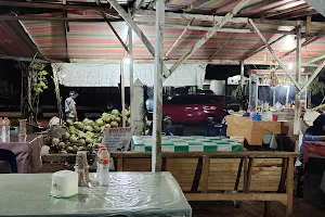 Kelapa bakar kakek image