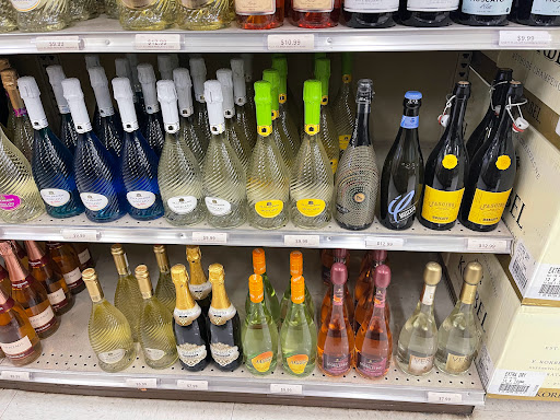 Liquor Store «Connecticut Beverage Mart», reviews and photos, 955 Washington St, Middletown, CT 06457, USA