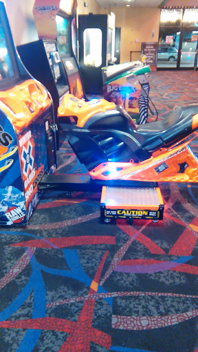 Movie Theater «Regal Cinemas Starlight 14 - Charlotte», reviews and photos, 11240 N Tryon St, Charlotte, NC 28262, USA