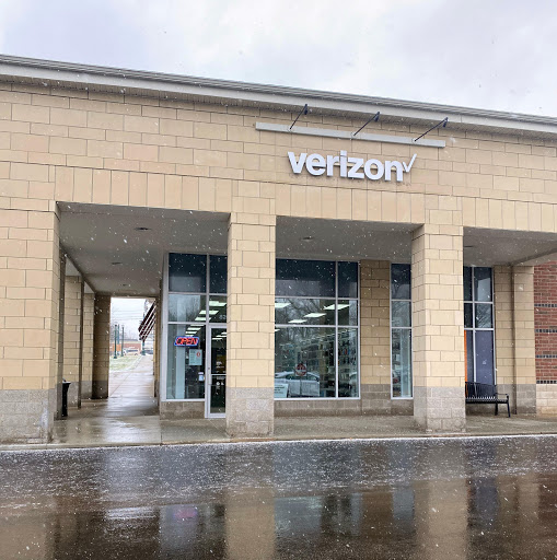 Cell Phone Store «GoWireless Verizon Authorized Retailer», reviews and photos, 8263 Chippewa Rd, Brecksville, OH 44141, USA
