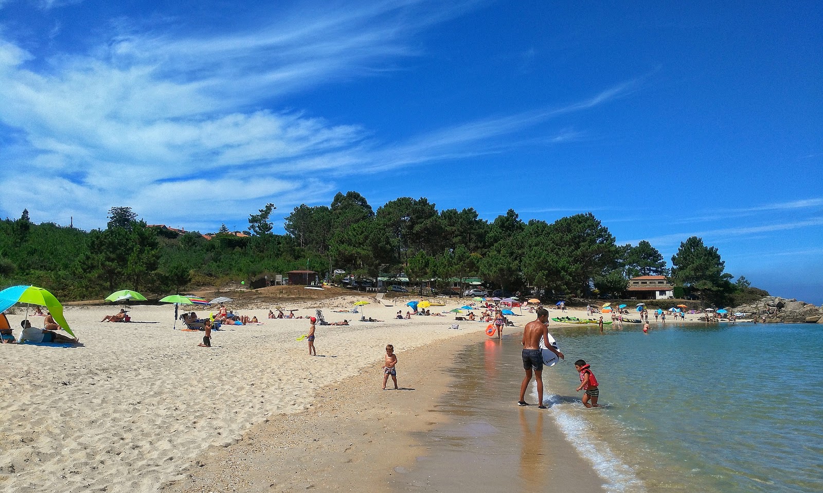 Area Grande beach的照片 带有碧绿色纯水表面