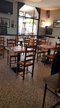 Atmosphère du Restaurant de grillades Scampi Grill Restaurant chez HILAIRE depuis 1967 à Sainte-Bazeille - n°5