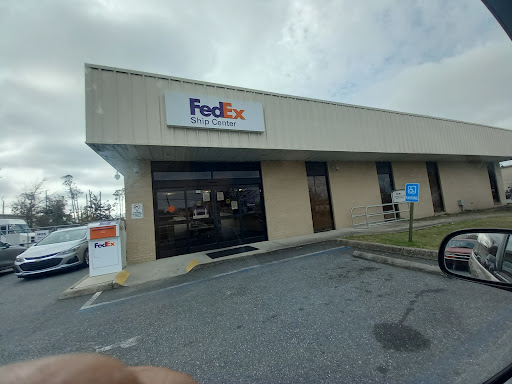 Shipping and Mailing Service «FedEx Ship Center», reviews and photos, 201 Mosley Dr, Lynn Haven, FL 32444, USA