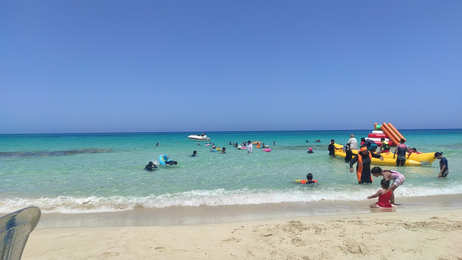 Photo de Ramalah Beach avec l'eau cristalline de surface