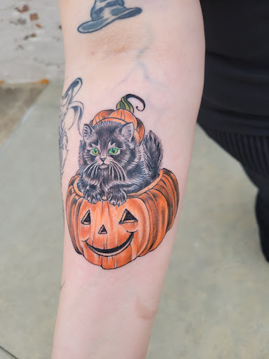 Tattoo Shop «Integrity Tattoos», reviews and photos, 324 N Illinois St, Belleville, IL 62220, USA