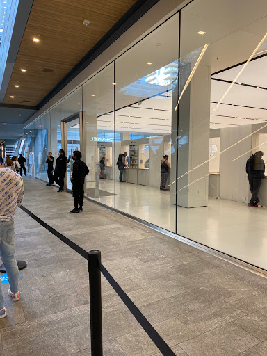 Cell Phone Store «Apple Brickell City Centre», reviews and photos, 701 S Miami Ave, Miami, FL 33130, USA
