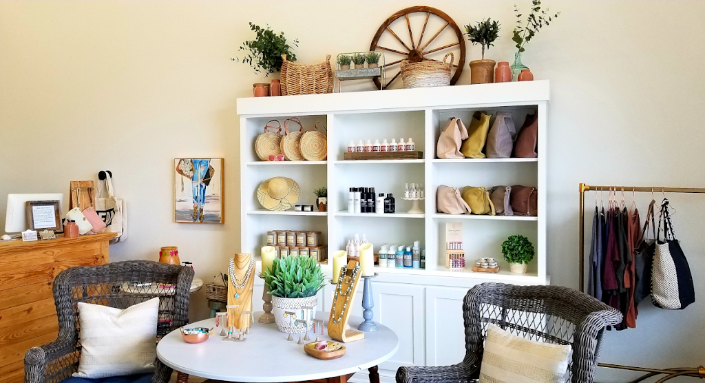 AKM Salon and Boutique 72703