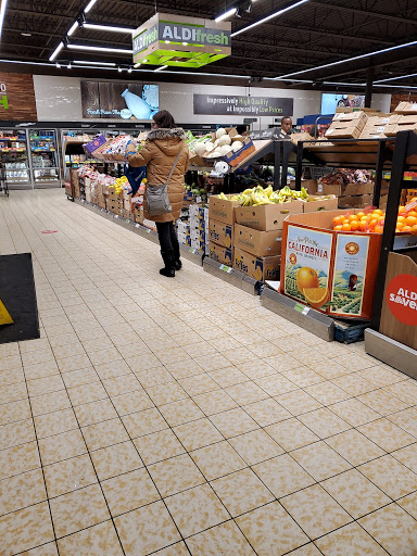Supermarket «ALDI», reviews and photos, 1600 W 117th St, Lakewood, OH 44107, USA