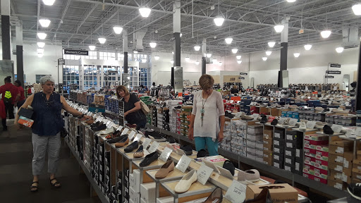 Shoe Store «DSW Designer Shoe Warehouse», reviews and photos, 427 Crossroads Blvd, Cary, NC 27518, USA