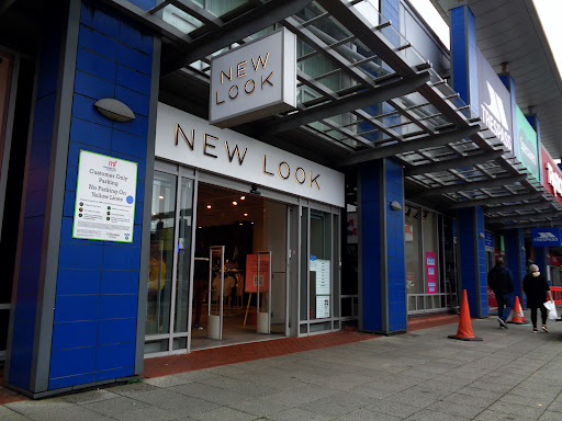 Stores to buy women's clothing Manchester