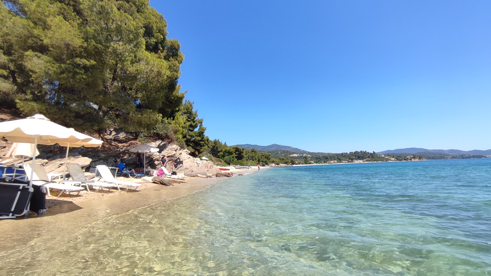 Foto de Nikitis beach com meios de comunicação nível de limpeza