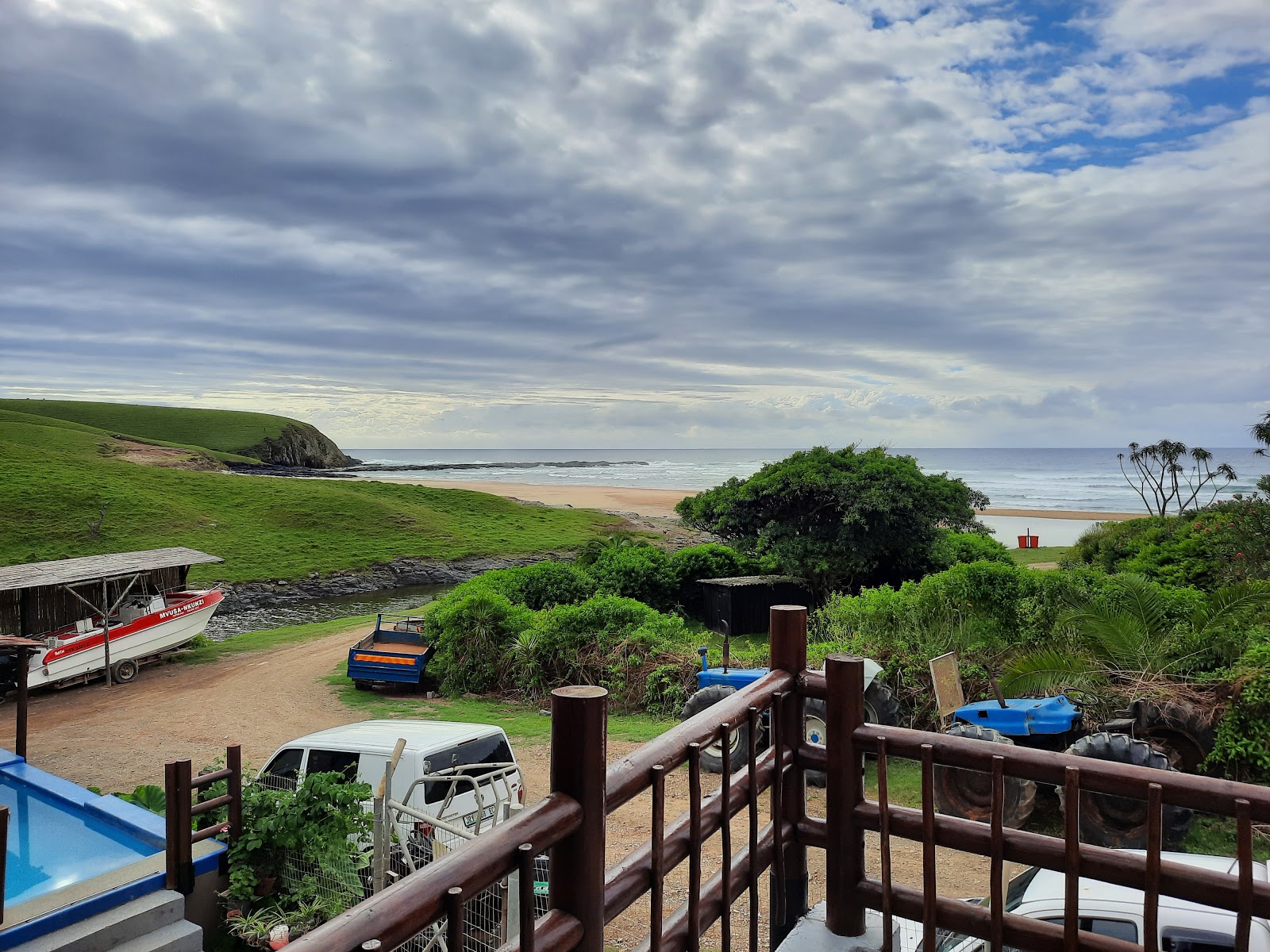 Mdikana beach的照片 带有碧绿色纯水表面