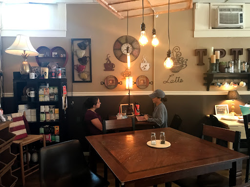 Restaurant «The Pineapple Tea Room & Coffee Shoppe», reviews and photos, 604 Colwyn St, Cumberland Gap, TN 37724, USA