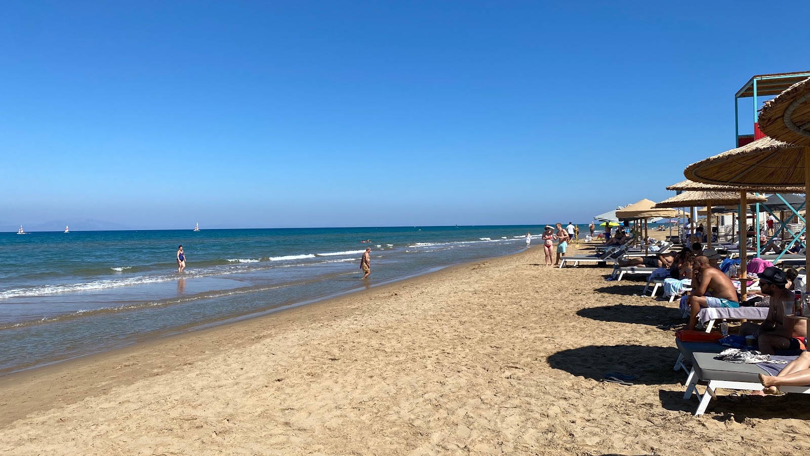 Foto von Paralia Chrisi Akti mit langer gerader strand