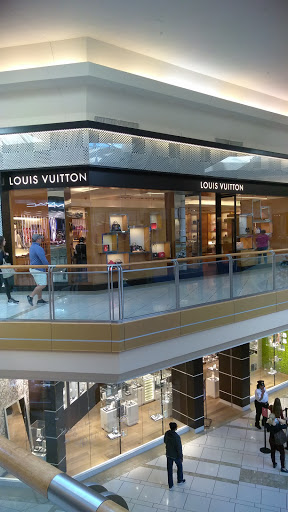 Shopping Mall «International Plaza and Bay Street», reviews and photos, 2223 N Westshore Blvd, Tampa, FL 33607, USA