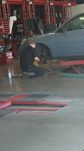 Tire Shop «Discount Tire Store - Dubuque, IA», reviews and photos, 1500 John F Kennedy Rd, Dubuque, IA 52002, USA