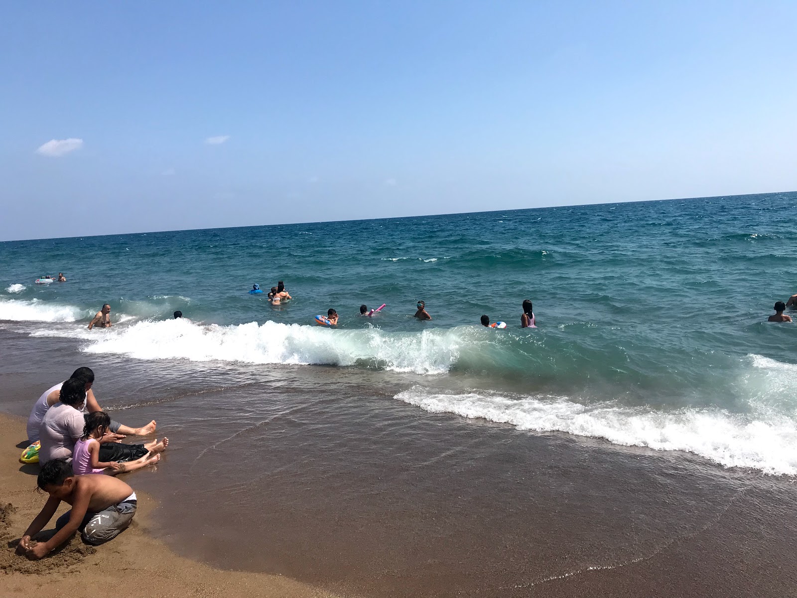 Lara Public beach'in fotoğrafı - rahatlamayı sevenler arasında popüler bir yer