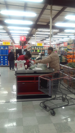 Grocery Store «H-E-B Grocery», reviews and photos, 5000 32nd St, Groves, TX 77619, USA