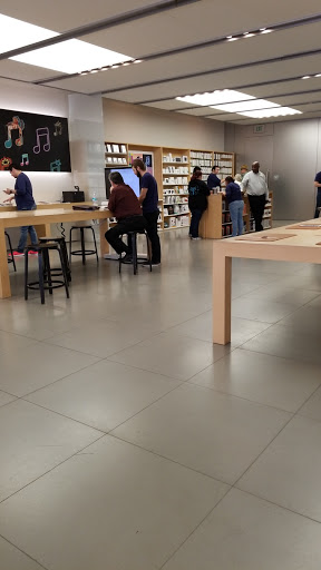 Computer Store «Apple La Cantera», reviews and photos, 15900 La Cantera Pkwy, San Antonio, TX 78256, USA