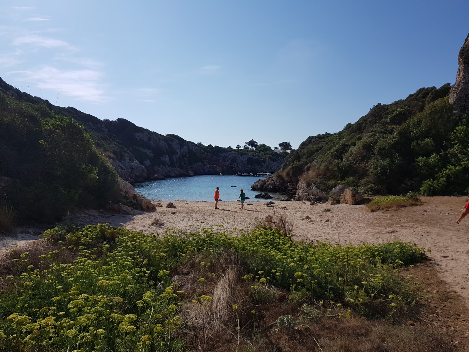 Foto de Cala de Biniparratx con micro cala