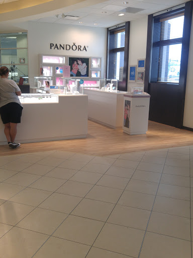 Jewelry Store «Jared The Galleria of Jewelry», reviews and photos, 8275 Red Bug Lake Rd, Oviedo, FL 32765, USA