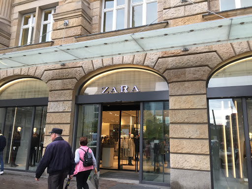 Stores to buy women's blouses Frankfurt